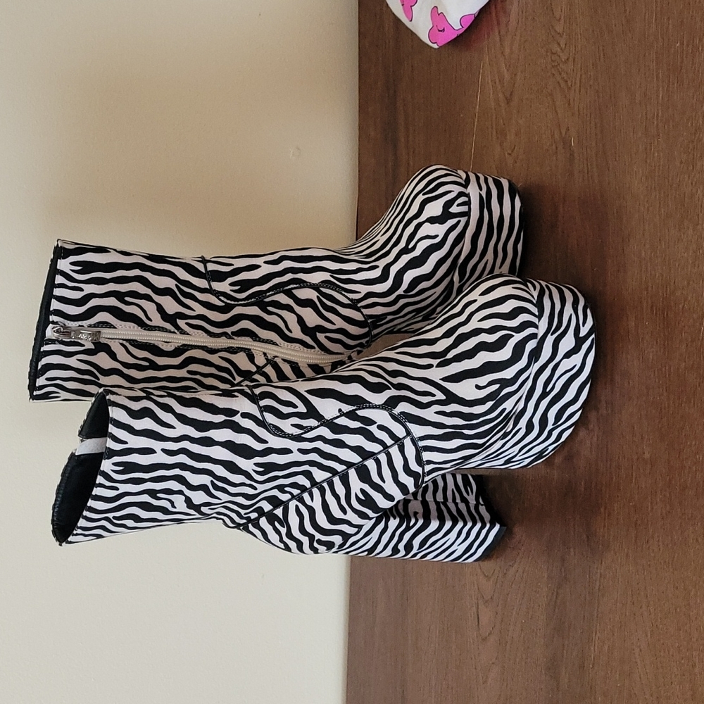 Size 9 LAMODA Zebra Print Platform Boots